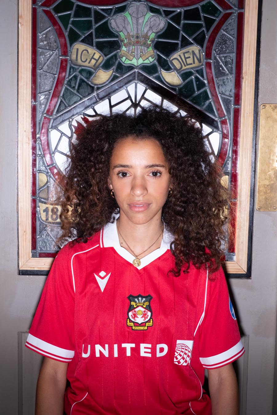 Wrexham AFC voetbalshirts 2025-2026 geïnspireerd door shirts jaren '80, Wales en Patagonië