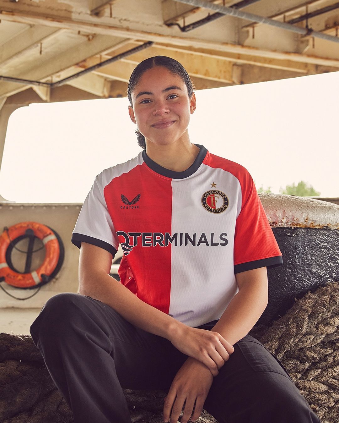 Feyenoord thuisshirt 2024-2025 heeft weer traditioneel design