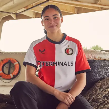 Feyenoord thuisshirt 2024-2025 heeft weer traditioneel design