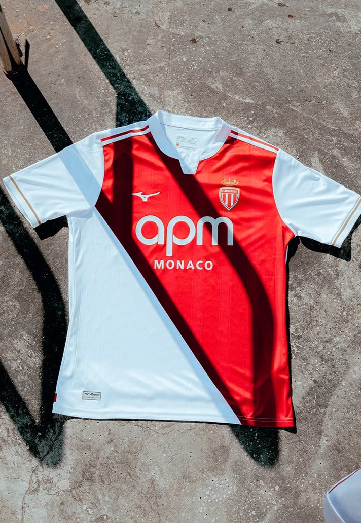 Dit zijn de AS Monaco voetbalshirts 2025-2026 van Mizuno