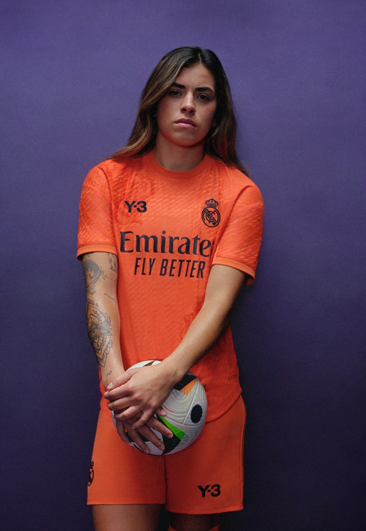 Real Madrid en Y-3 lanceren voetbalshirt met rozenprint! 