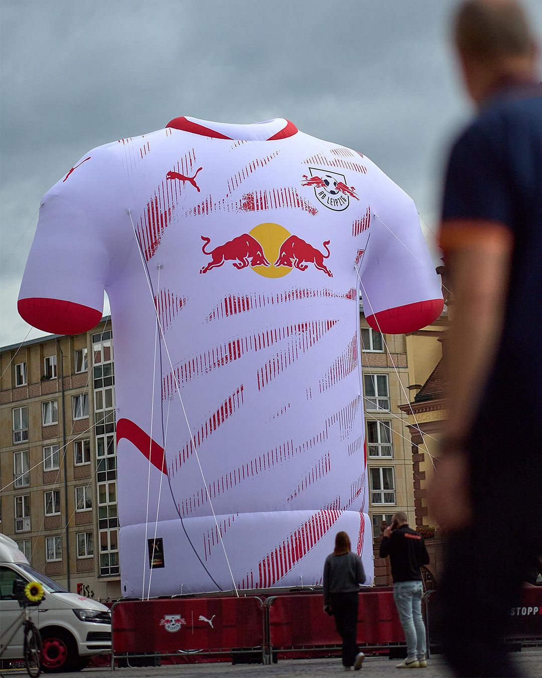 RB Leipzig voetbalshirts 2024-2025 geïnspireerd door universiteit en energie! 