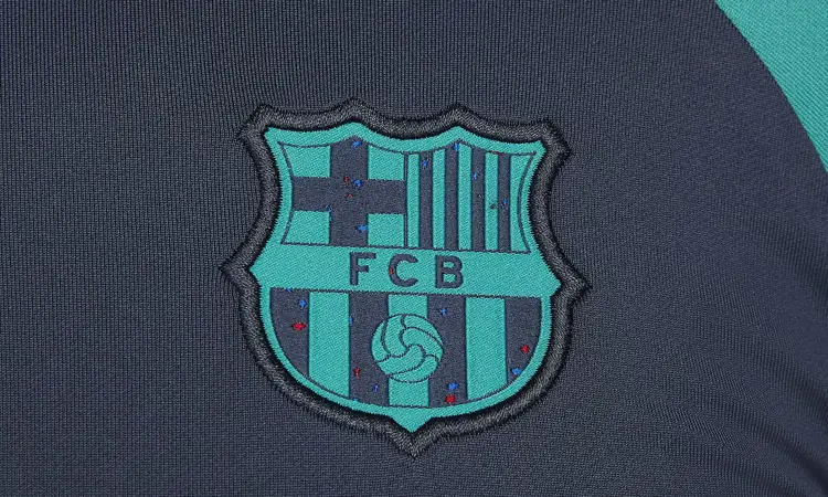 Dit is het FC Barcelona Champions League trainingspak 2023-2024