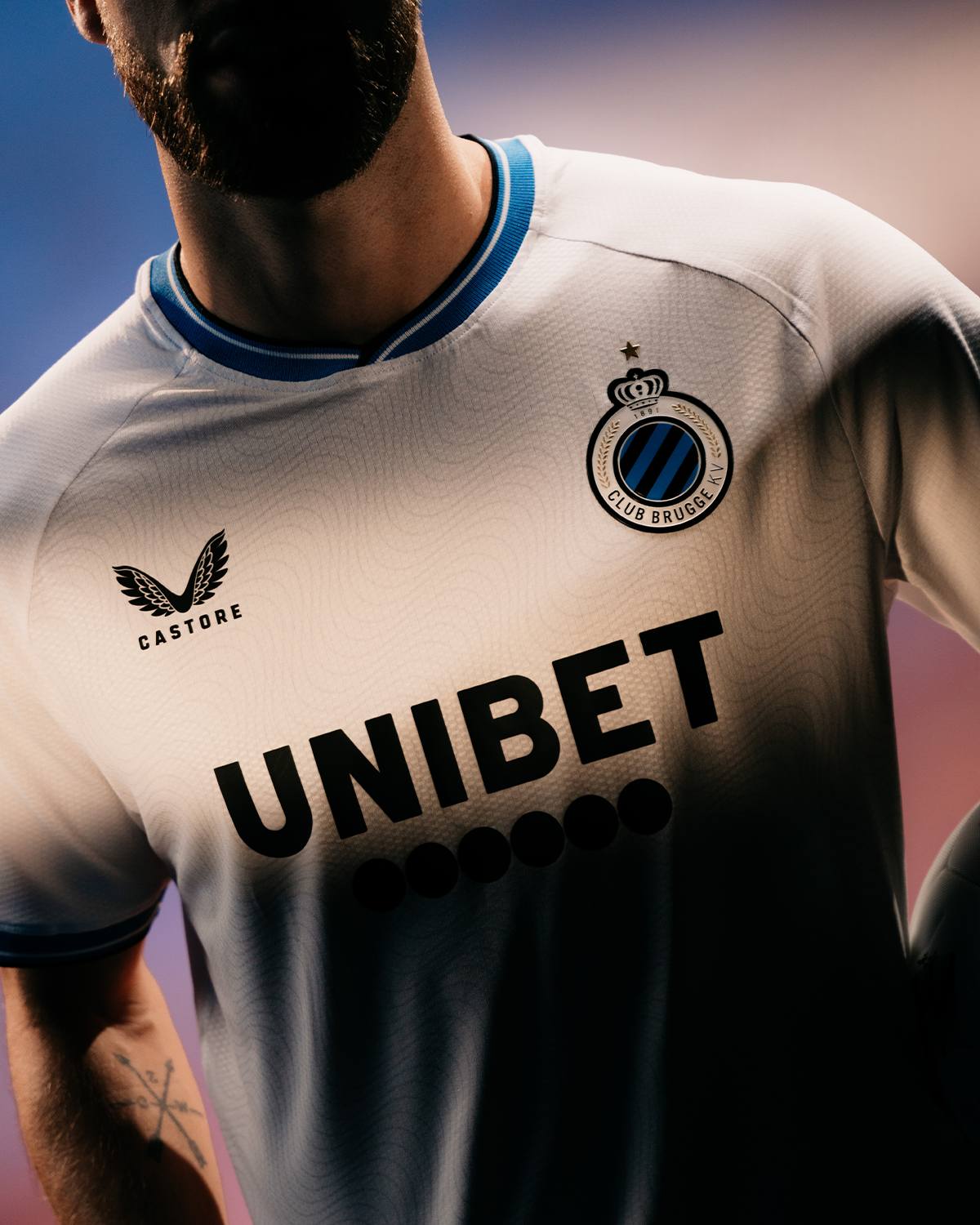 Club Brugge voetbalshirts 2024-2025 geïnspireerd door retro shirts en Brugse Reien