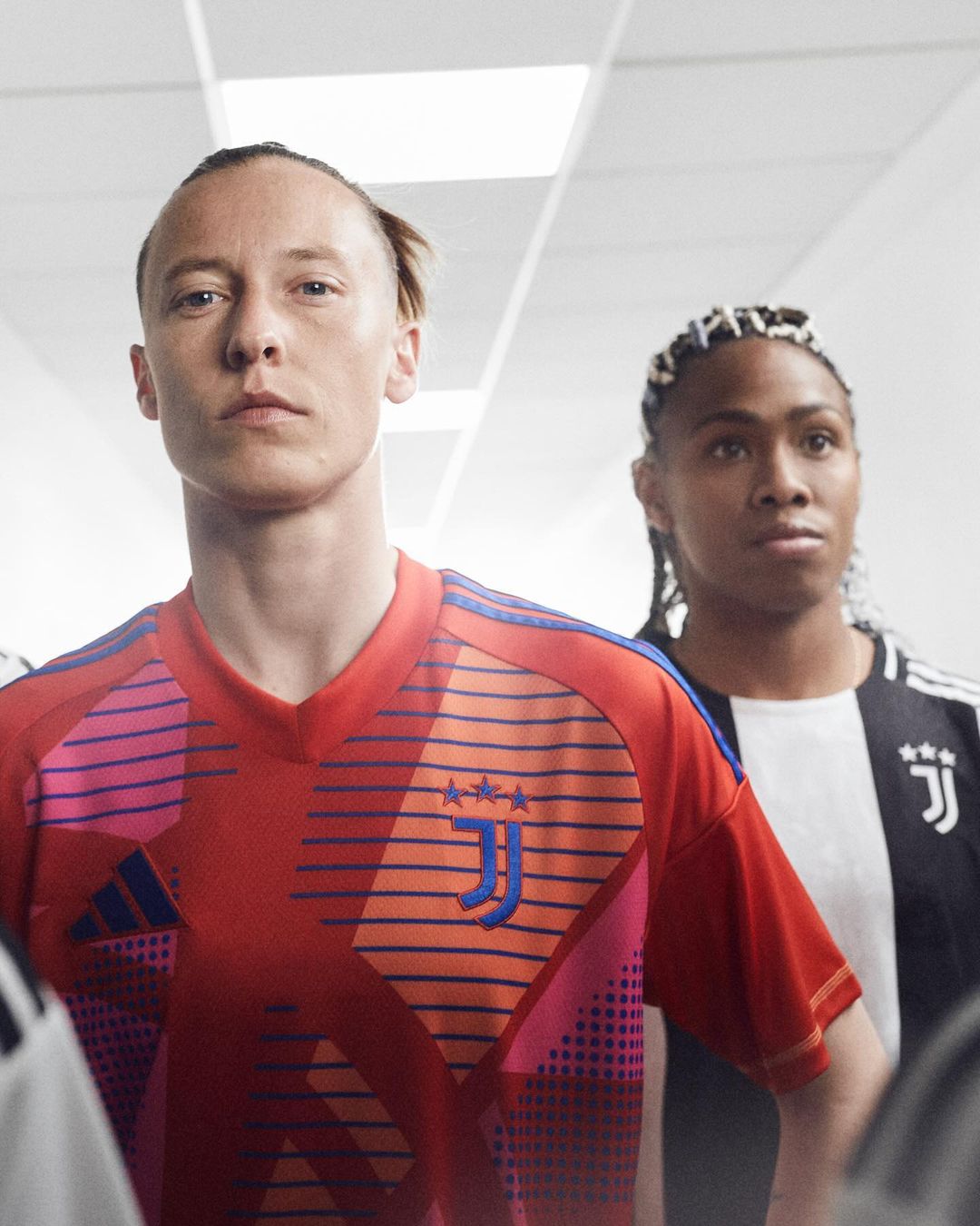 Juventus thuisshirt 2024-2025 geïnspireerd door maanlandschap