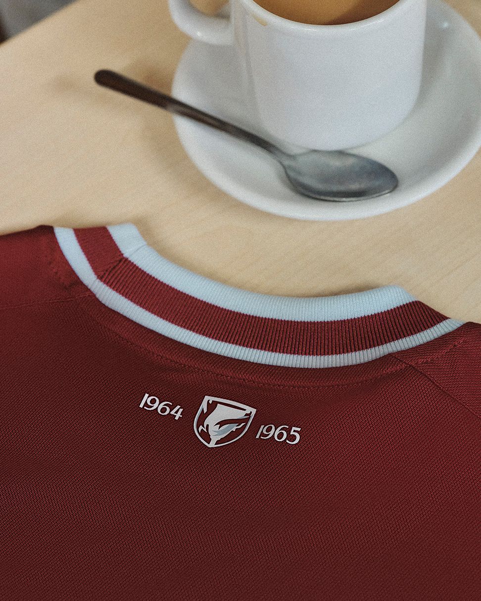 West Ham United voetbalshirts 2024-2025 ode aan shirt 60 jaar geleden en Bow Church!