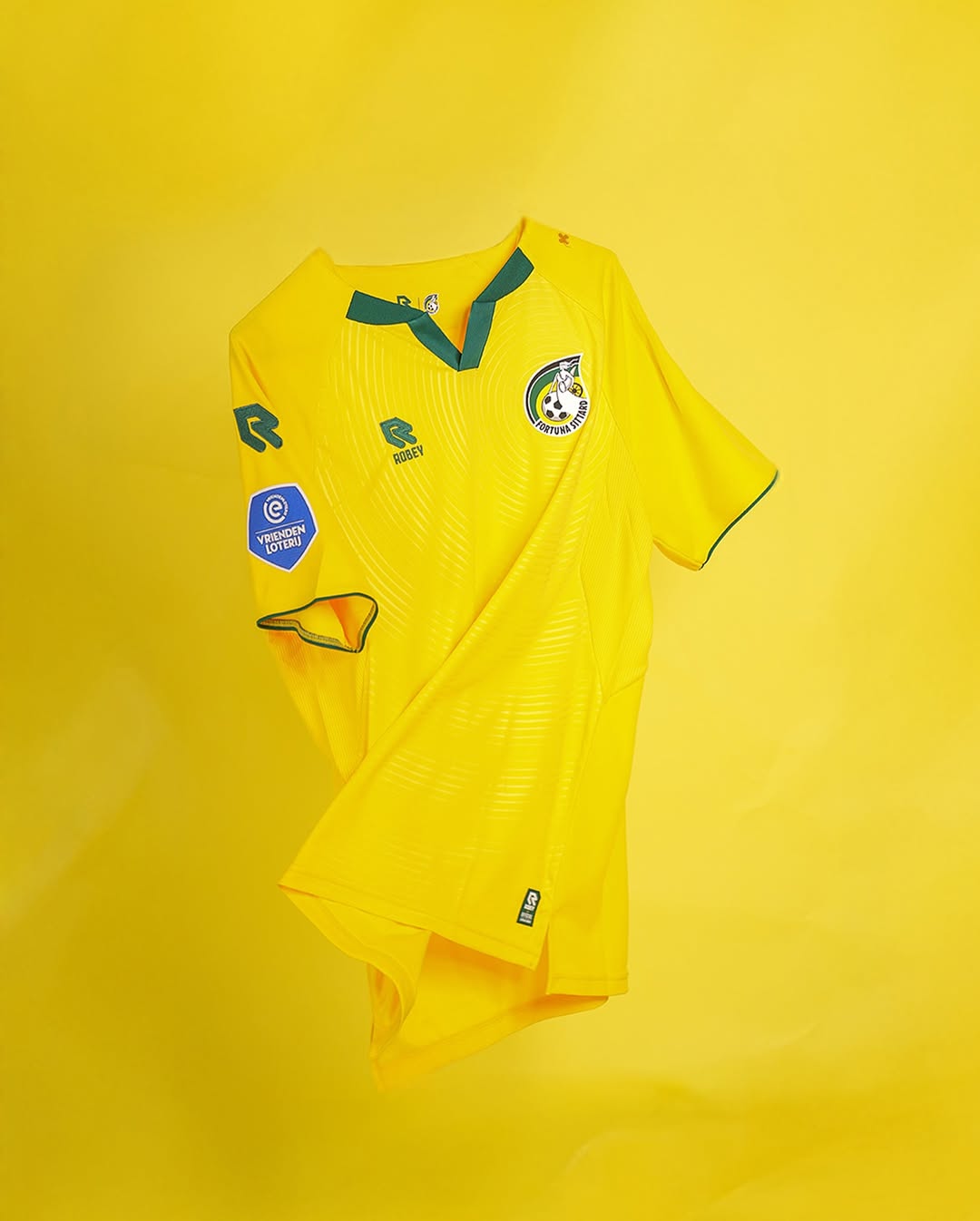 Fortuna Sittard voetbalshirts 2025-2026 bevatten graphic print!