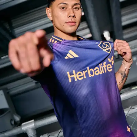 LA Galaxy uitshirt 2025-2026 vangt de schoonheid van zonsopgang in LA