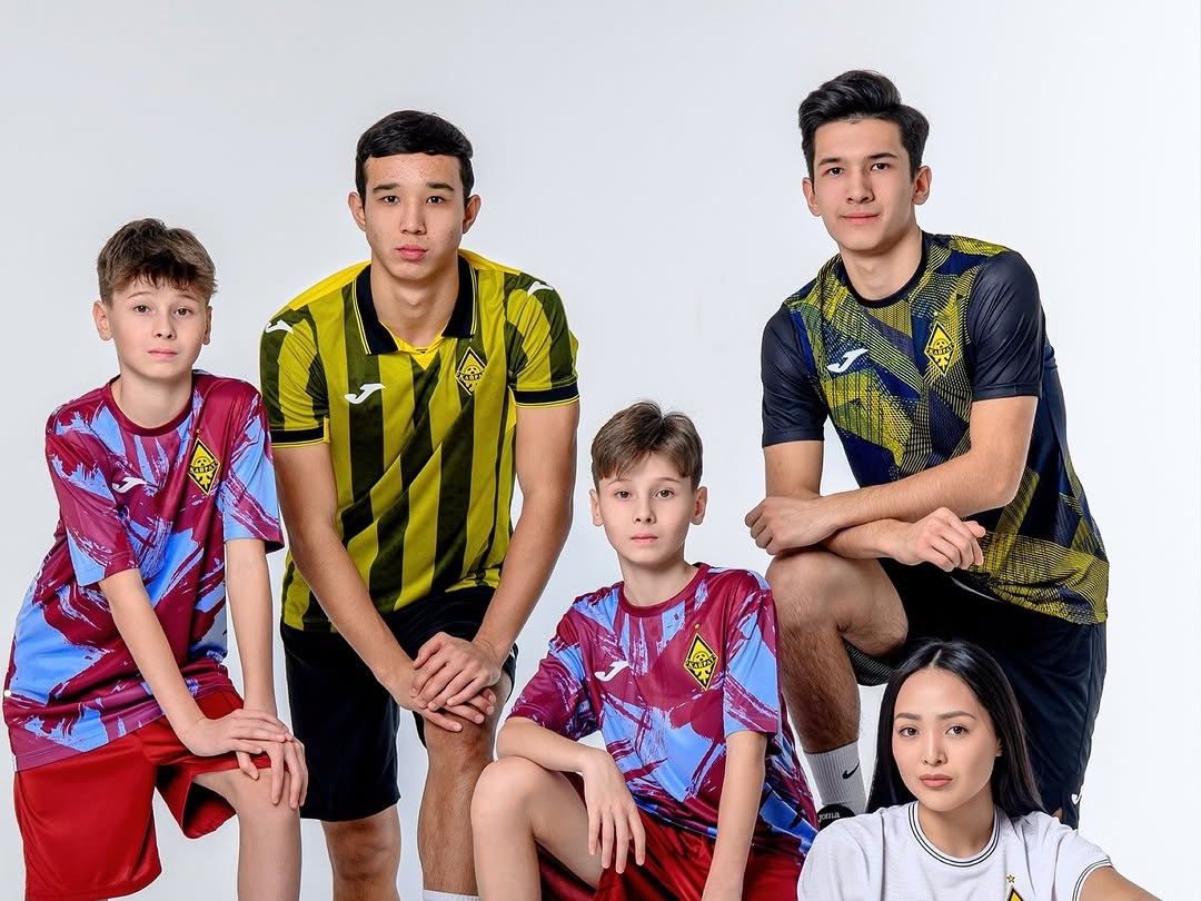 Fc Kairat Voetbalshirts 2025 2026