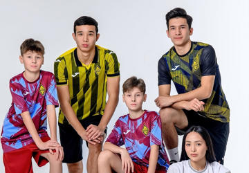 Fc Kairat Voetbalshirts 2025 2026