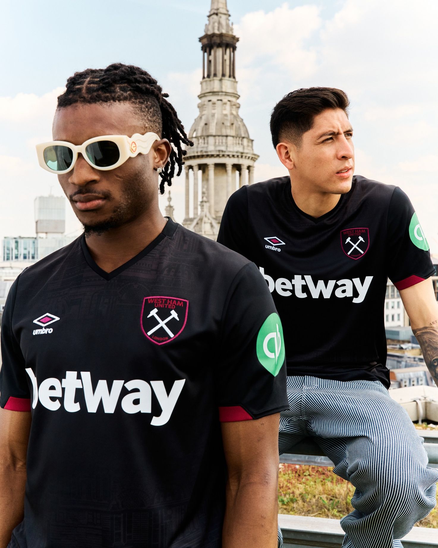 West Ham United voetbalshirts 2024-2025 ode aan shirt 60 jaar geleden en Bow Church!