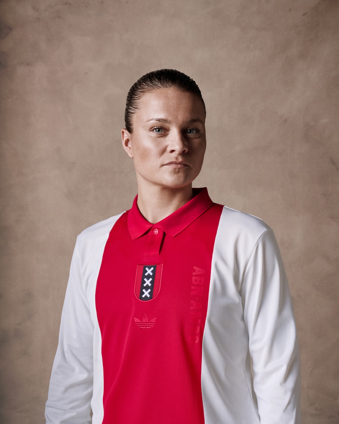 Dit is het Ajax jubileum voetbalshirt ter ere van 125 jarig bestaan