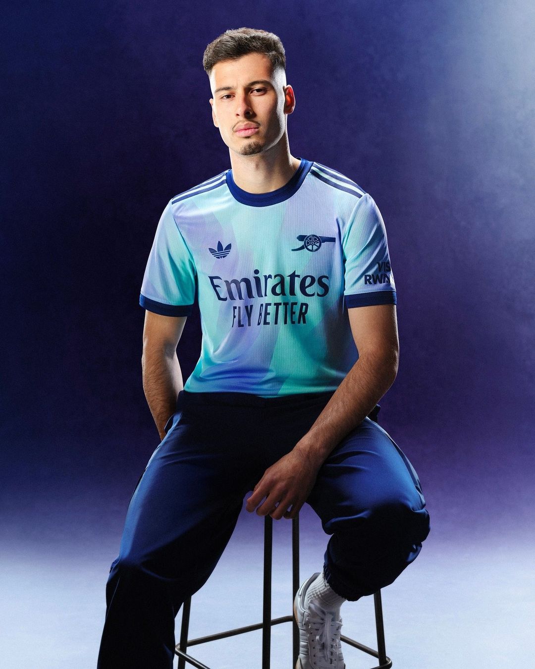 Arsenal 3e shirt 2024-2025 bevat na meer dan twintig jaar adidas Originals logo!