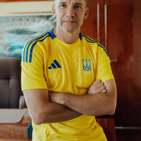 Dit zijn de Oekraïne voetbalshirts 2024-2025 van adidas
