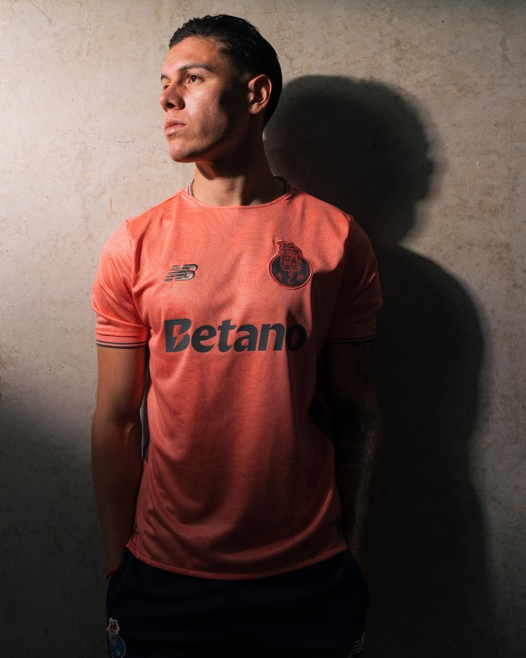 FC Porto voetbalshirts 2025-2026 eren stad en partnership met New Balance