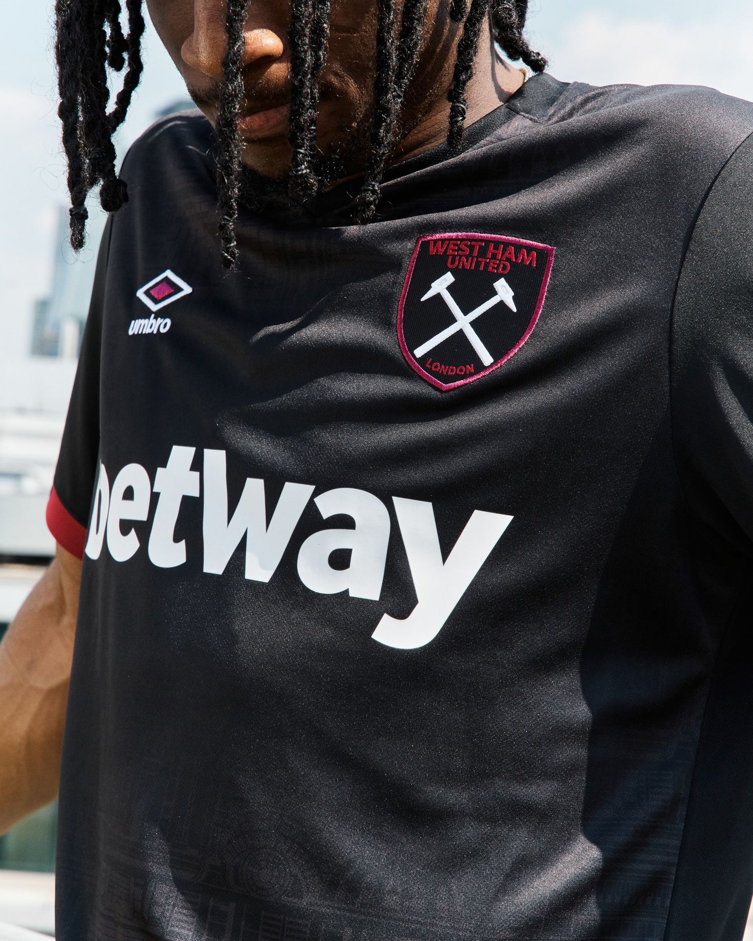 West Ham United voetbalshirts 2024-2025 ode aan shirt 60 jaar geleden en Bow Church!