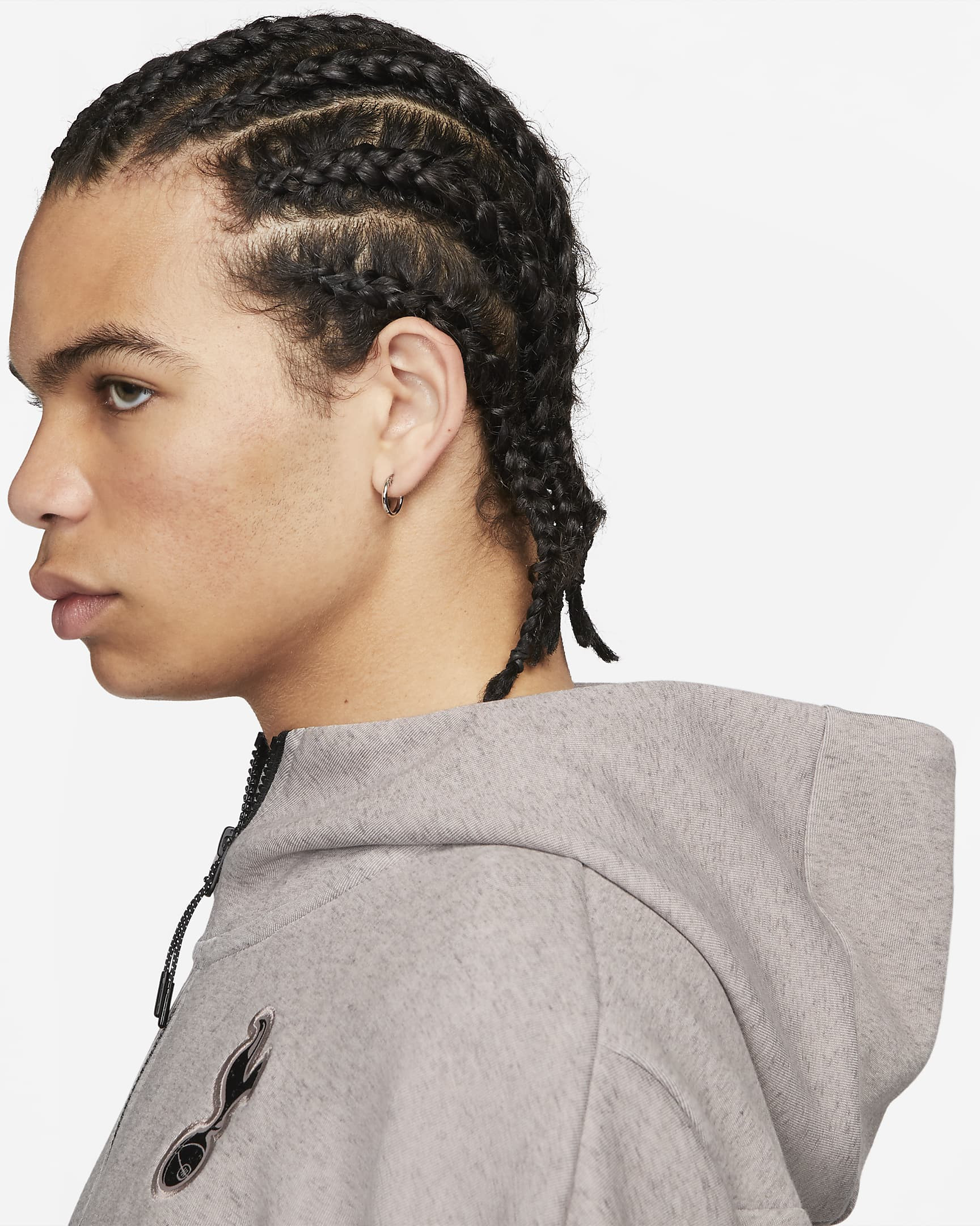 Dit is het bruine Tottenham Hotspur Nike tech fleece joggingpak 2023-2024