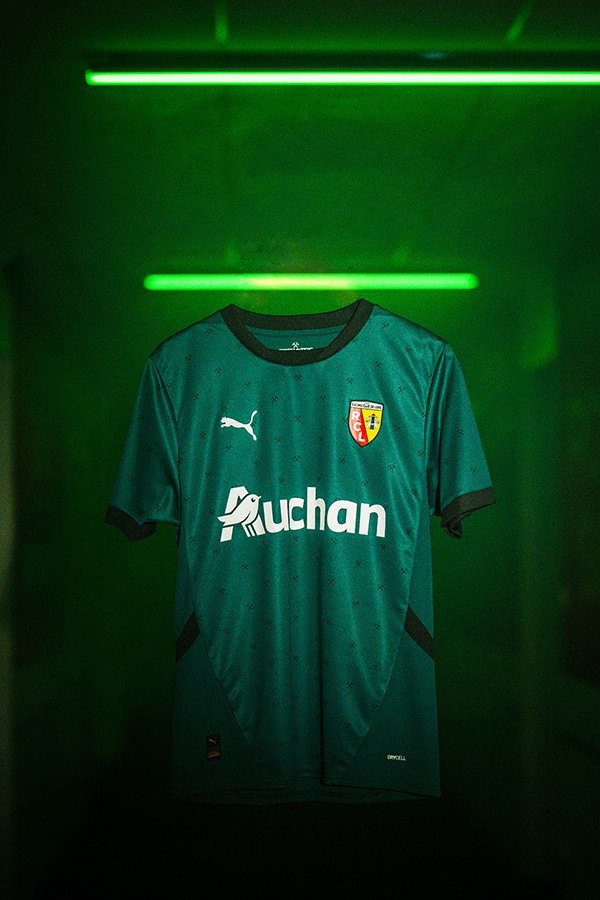 RC Lens voetbalshirts 2024-2025 geïnspireerd door stadion en heritage 