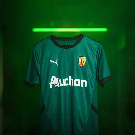 RC Lens voetbalshirts 2024-2025 geïnspireerd door stadion en heritage