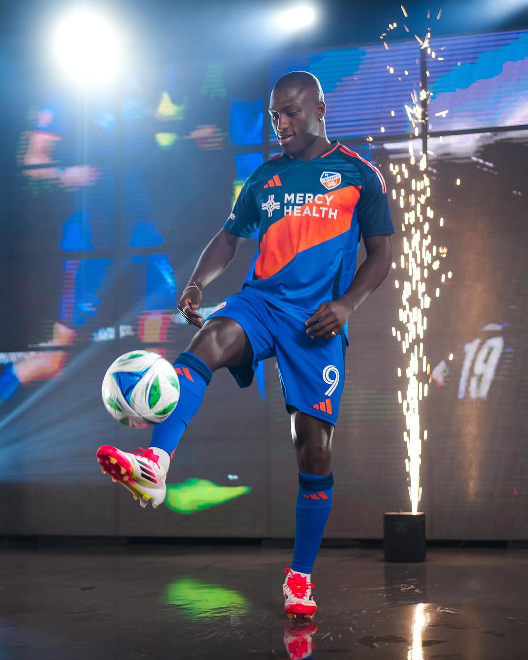 FC Cincinnati thuisshirt 2025-2026 geïnspireerd door USL shirt 2016