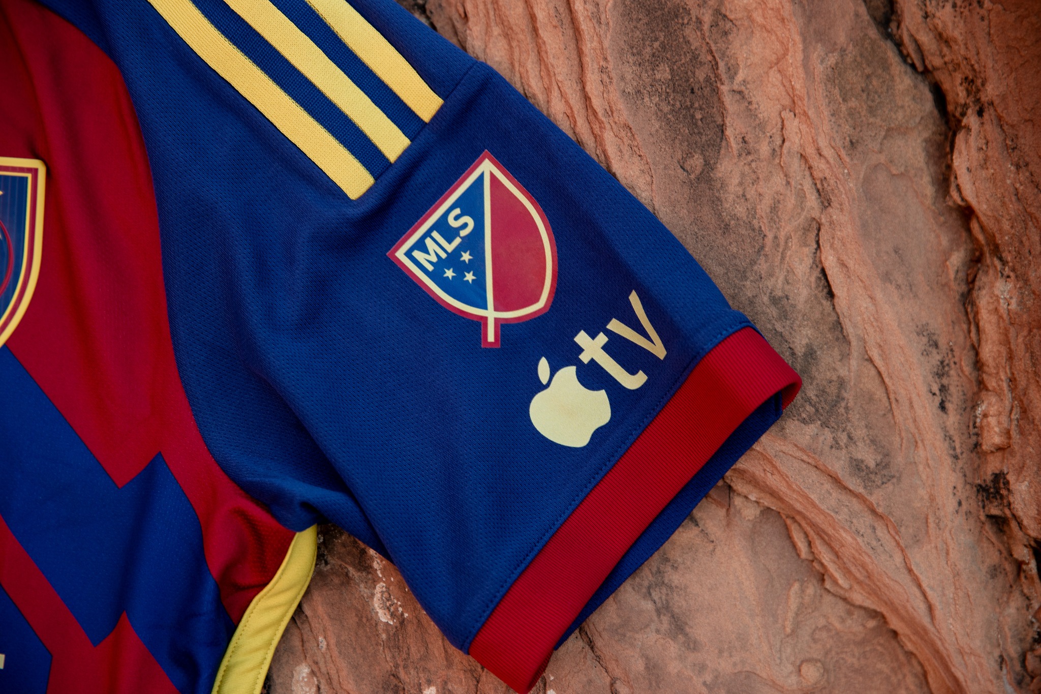 Real Salt Lake thuisshirt 2024-2025 geïnspireerd door bergen in Utah