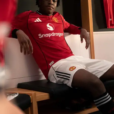 Manchester United thuisshirt 2025-2026 eert Old Trafford!