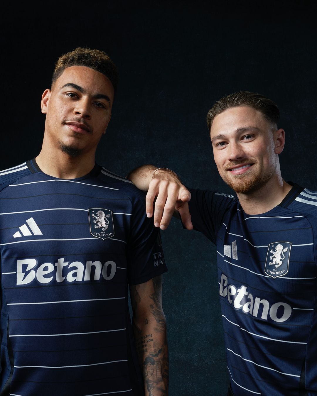 Dit zijn de Aston Villa voetbalshirts 2024-2025 van adidas