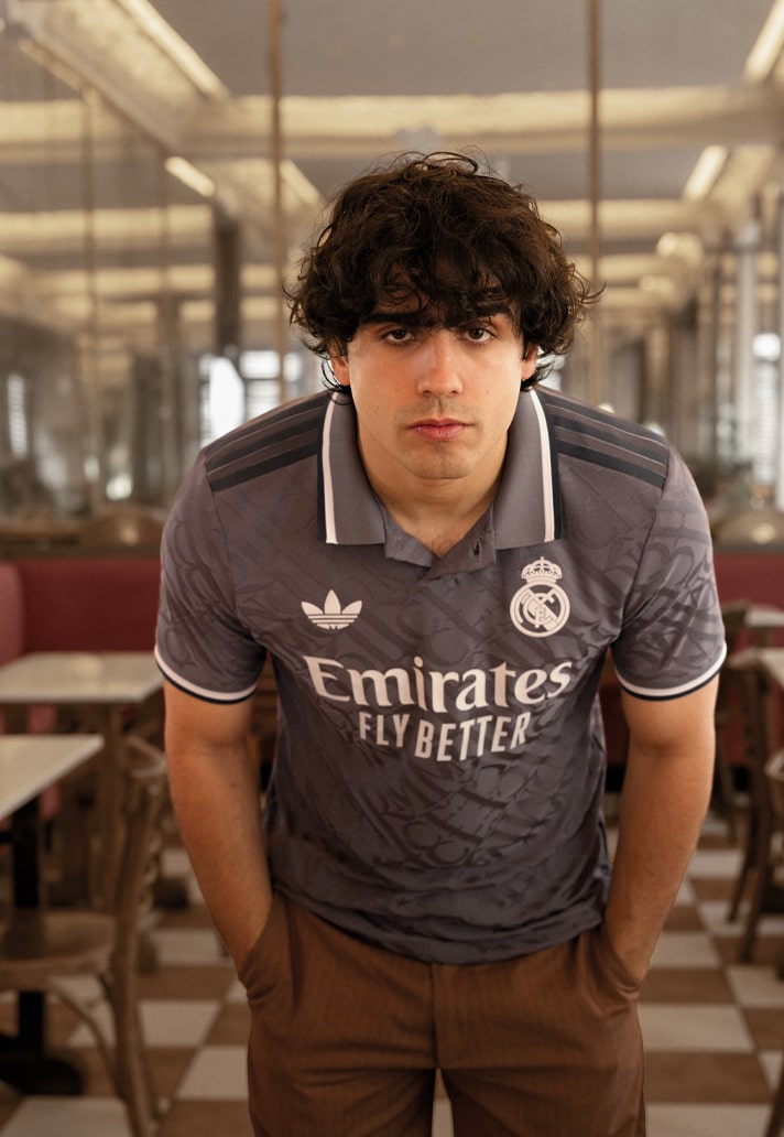 Real Madrid 3e shirt 2024-2025 heeft retro logo en adidas Originals logo!