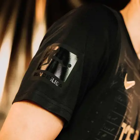 Eintracht Frankfurt voetbalshirt 125 jarig bestaan in teken oprichtingsakte