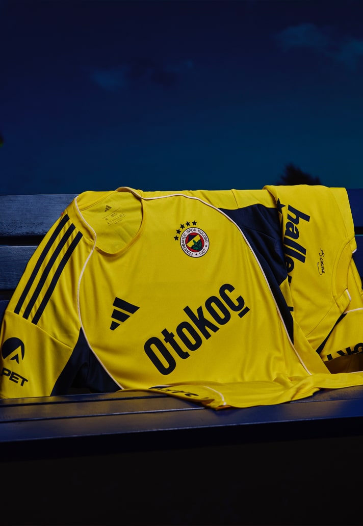 Dit zijn de Fenerbahçe voetbalshirts 2025-2026 van adidas