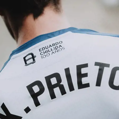 Real Sociedad voetbalshirts 2024-2025 tribuut aan retro shirts en stadion