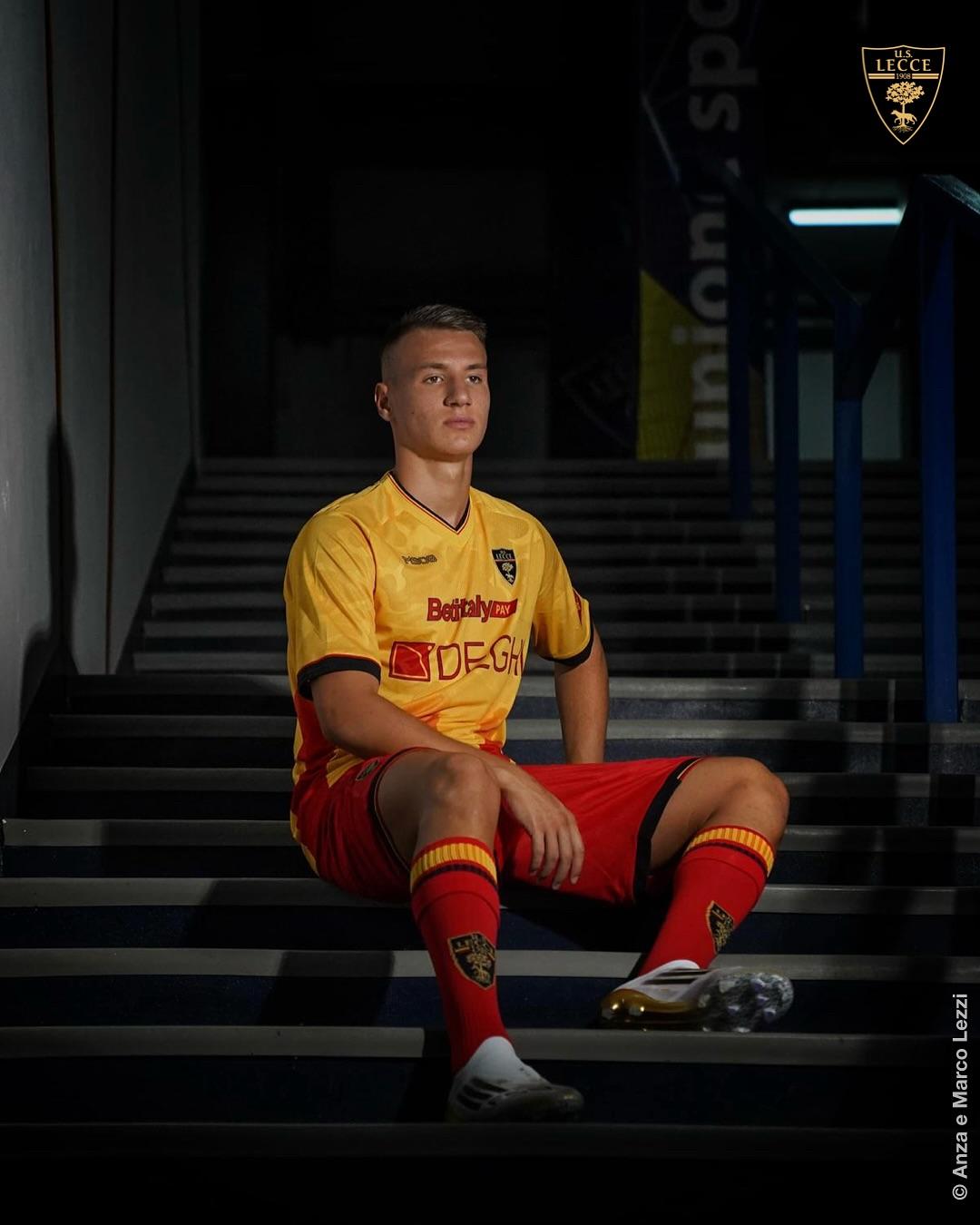 Dit zijn de US Lecce voetbalshirts 2025-2026