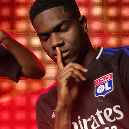 Olympique Lyon uitshirt 2024-2025 bevat ton sur ton print van clublogo!