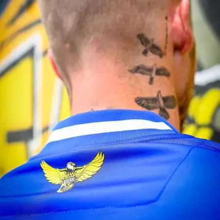 Dit zijn de Vitesse voetbalshirts 2024-2025