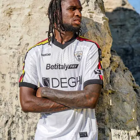 Dit zijn de US Lecce voetbalshirts 2024-2025