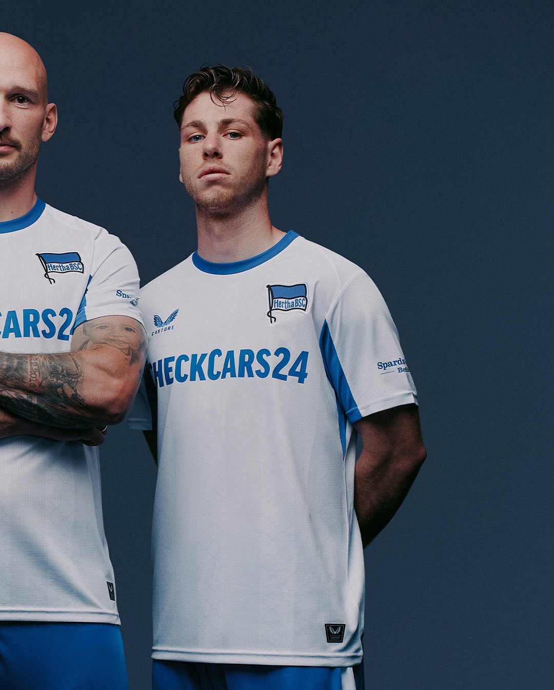 Dit zijn de Hertha BSC voetbalshirts 2025-2026 van Castore