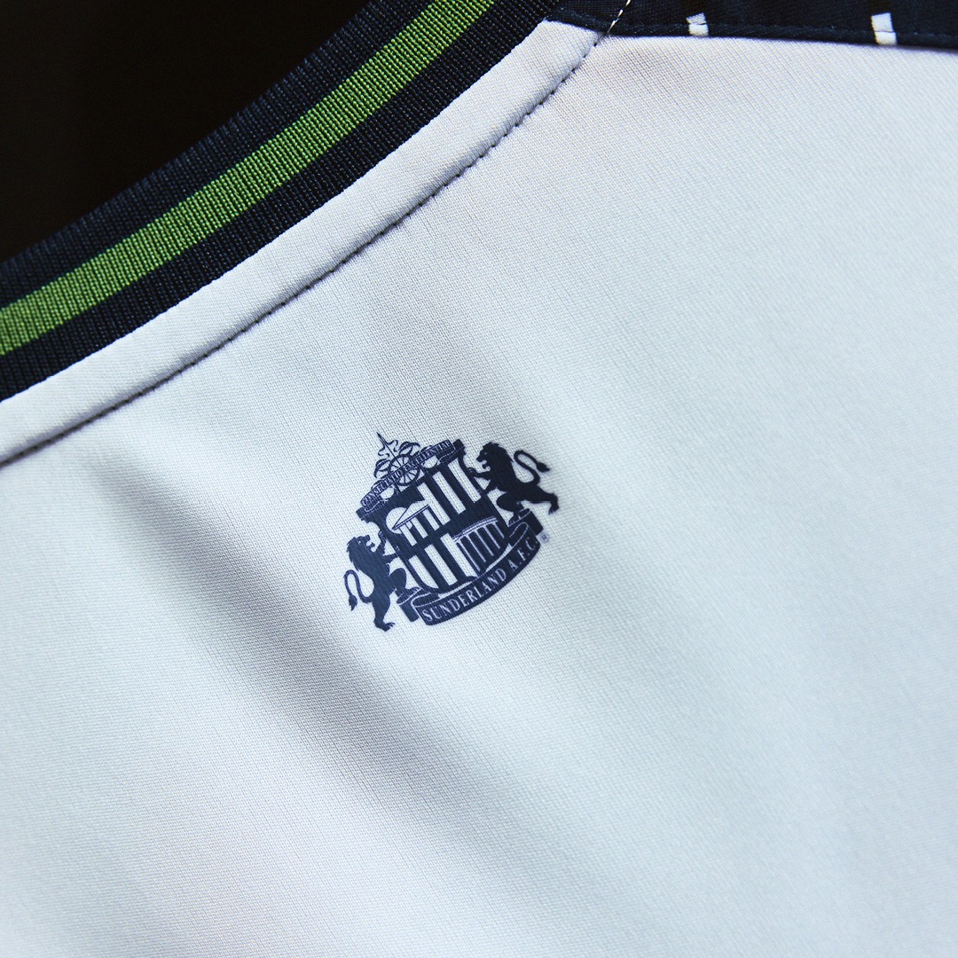 Sunderland voetbalshirts 2024-2025 geïnspireerd door shirts begin jaren '90