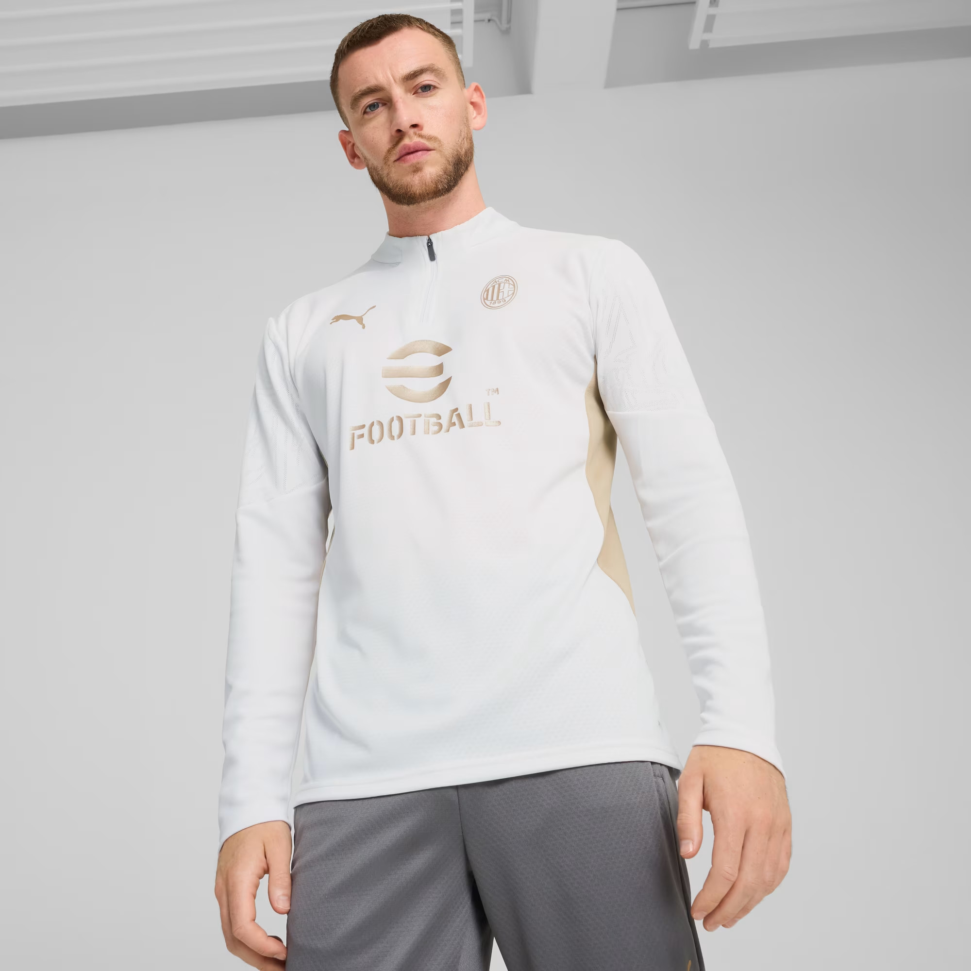 AC Milan draagt wit/goud trainingspak in 2025