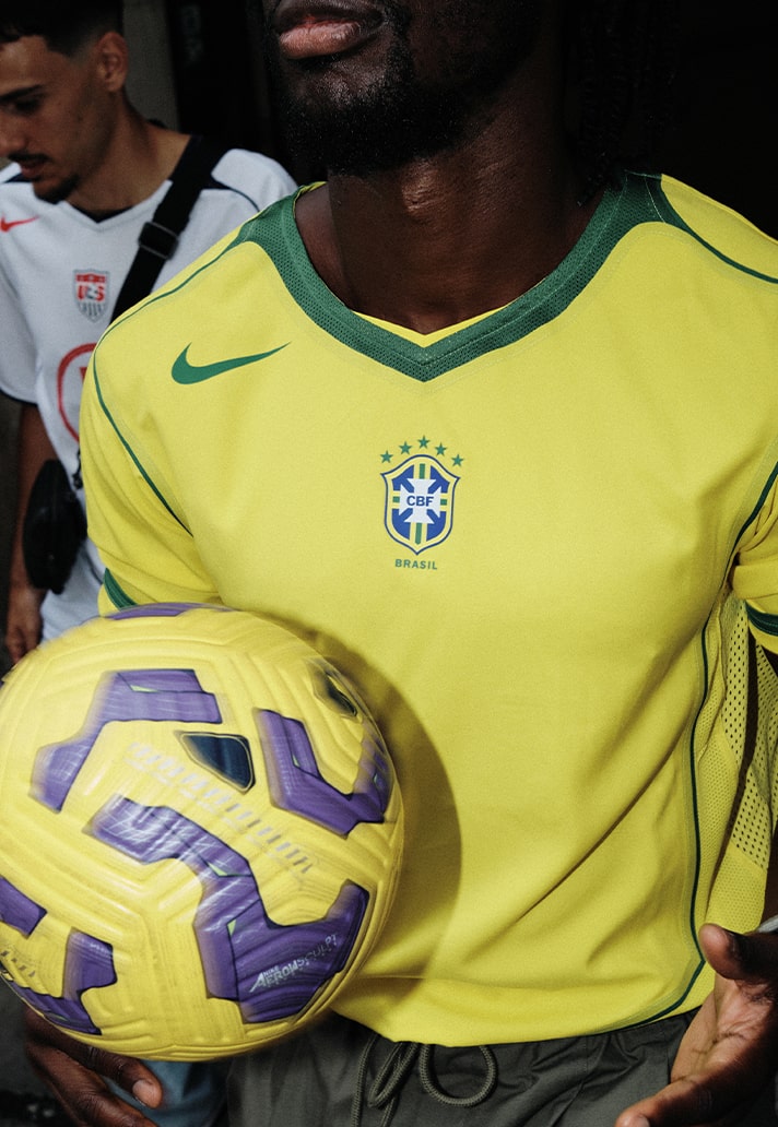 Het Brazilië voetbalshirt van 2004 is terug