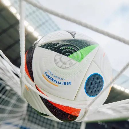 Dit is de adidas Euro 2024 Fussballliebe wedstrijdbal!
