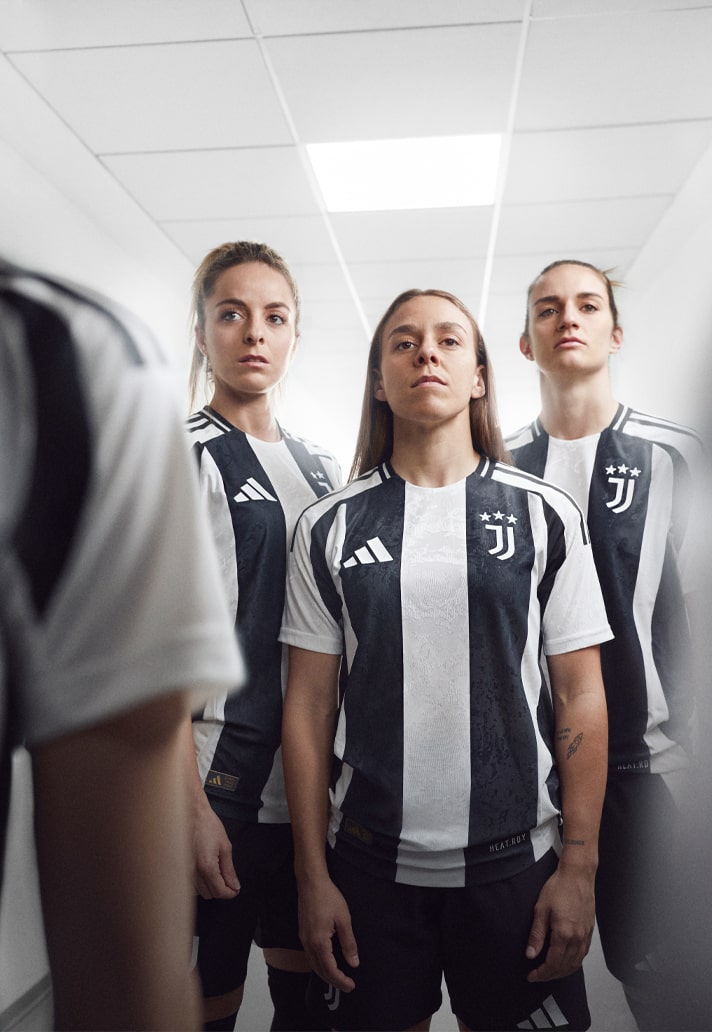 Juventus thuisshirt 2024-2025 geïnspireerd door maanlandschap
