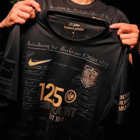 Eintracht Frankfurt voetbalshirt 125 jarig bestaan in teken oprichtingsakte