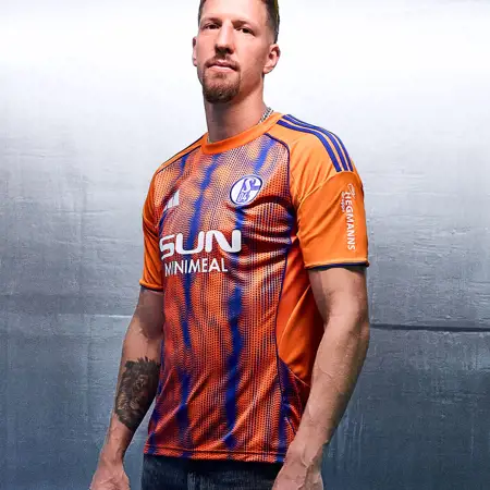 Dit zijn de Schalke 04 voetbalshirts 2025-2026