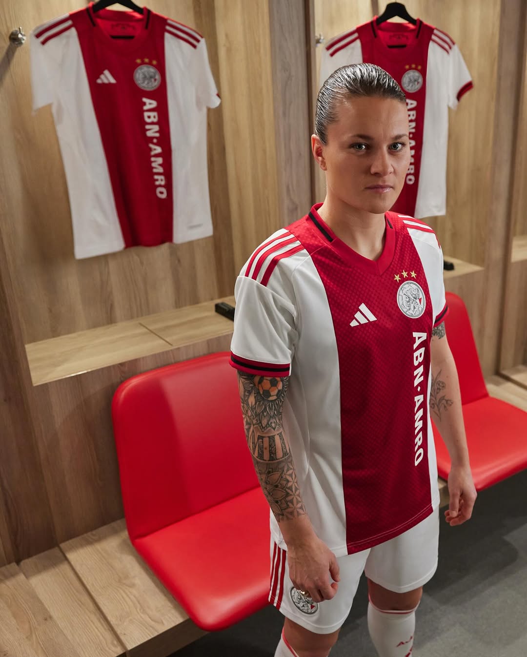 Ajax thuisshirt 2025-2026 ode aan logo en Amsterdam! 