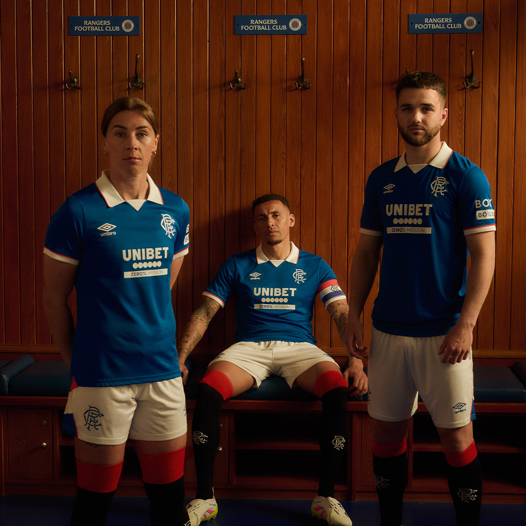 Dit zijn de Rangers FC voetbalshirts 2025-2026 van Umbro