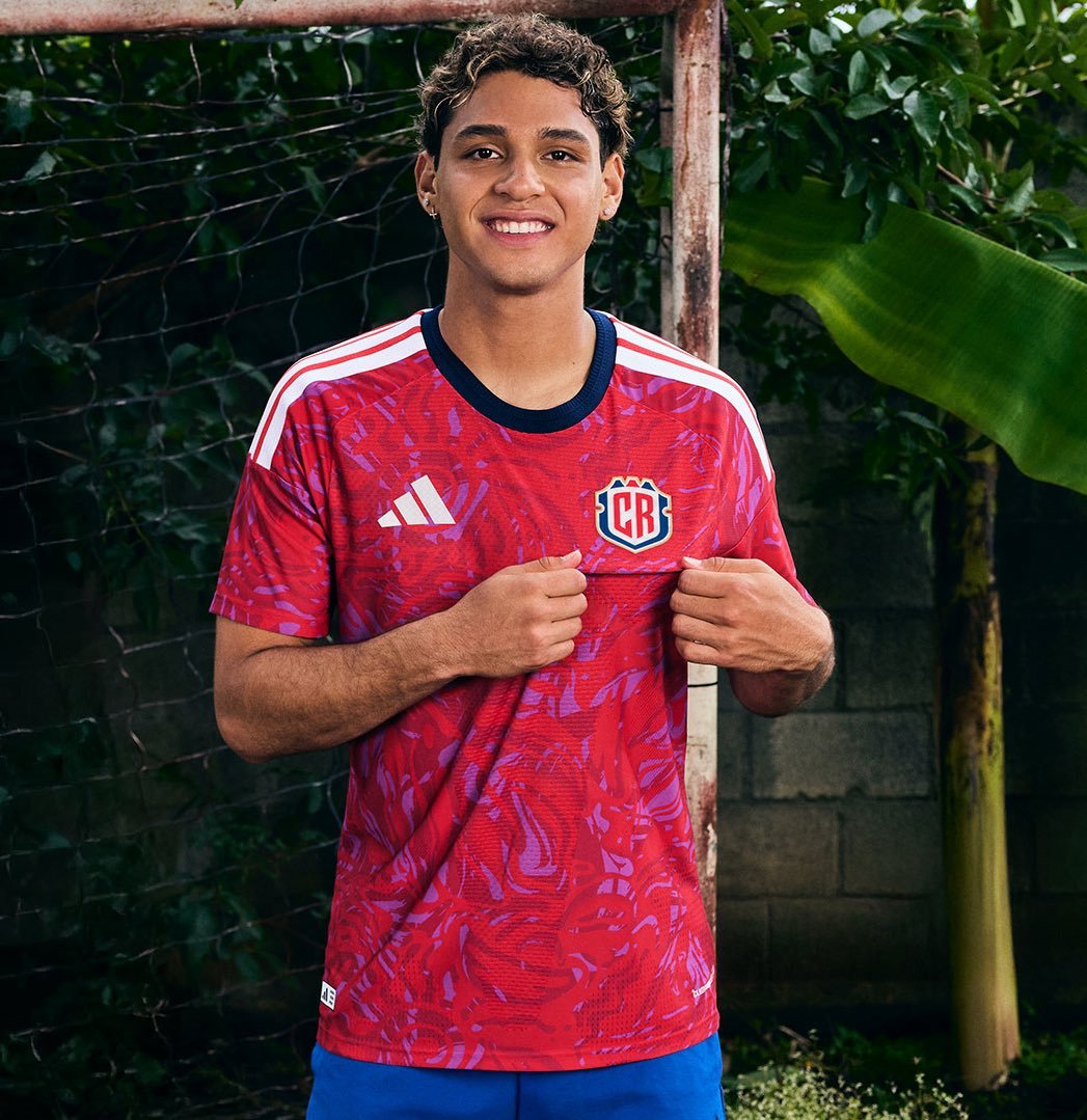 Costa Rica WK 2026 thuisshirt viert PURA VIDA!