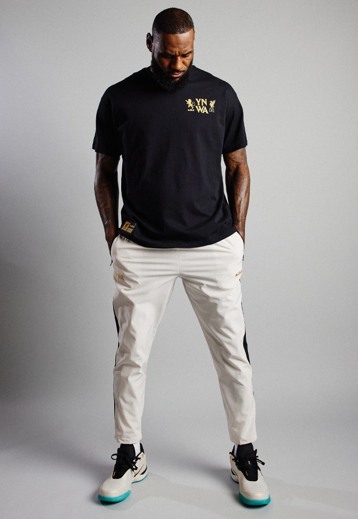 Chapter 2! Nike en LeBron lanceren opnieuw uniek Liverpool FC voetbalshirt