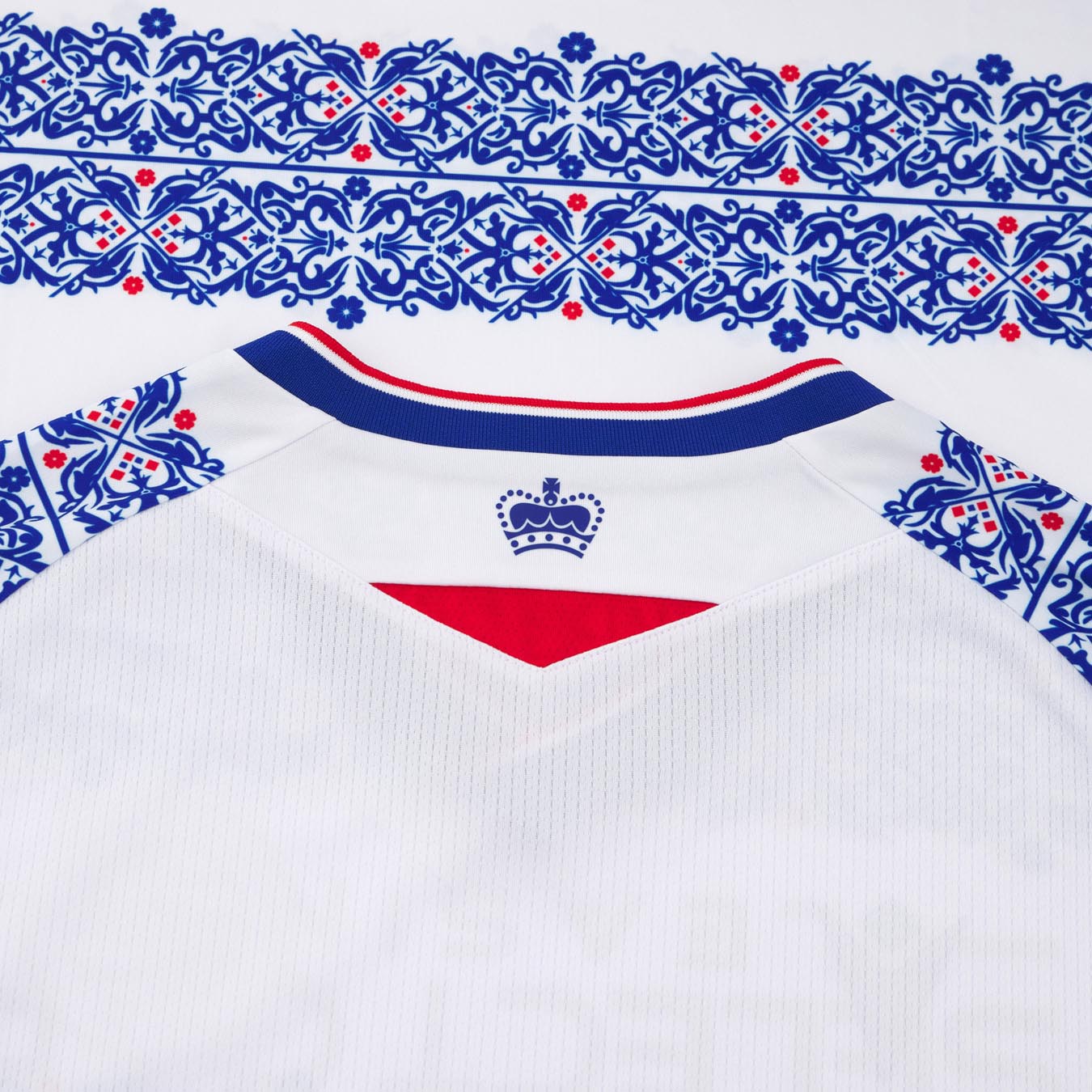 Dit zijn de Reading FC voetbalshirts 2025-2026