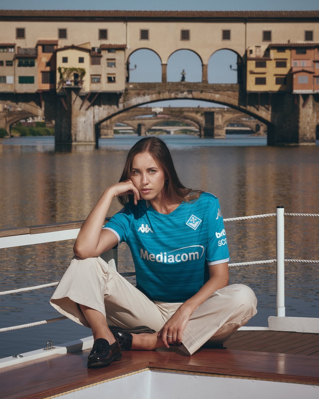 Fiorentina voetbalshirts 2025-2026 geïnspireerd door shirts jaren '90, basiliek en Arno