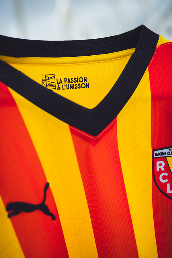RC Lens voetbalshirts 2024-2025 geïnspireerd door stadion en heritage 